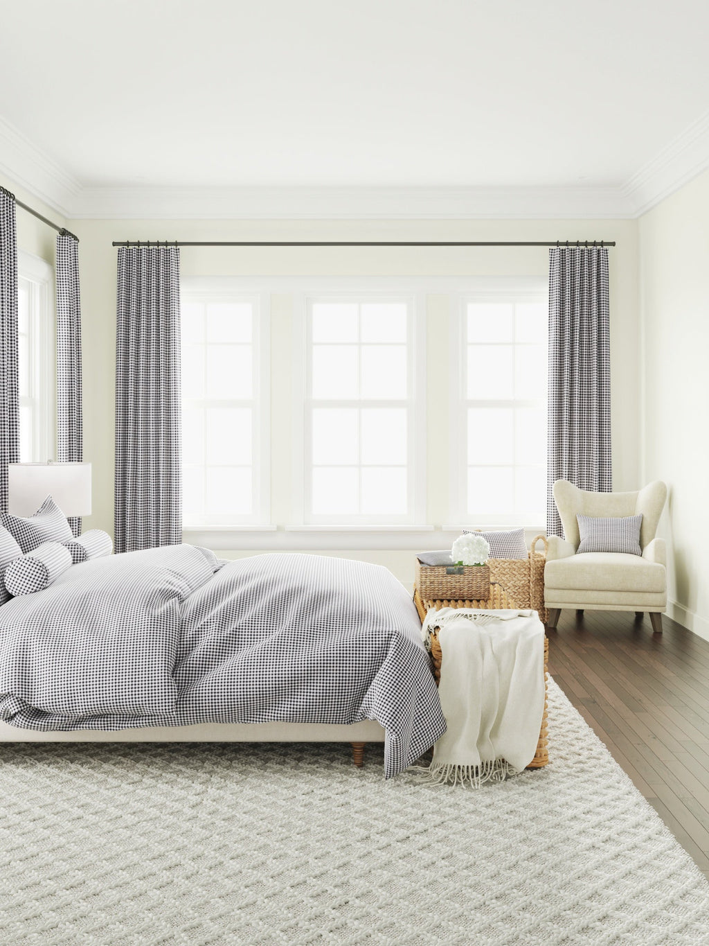 Throw Pillow in Gingham - Black